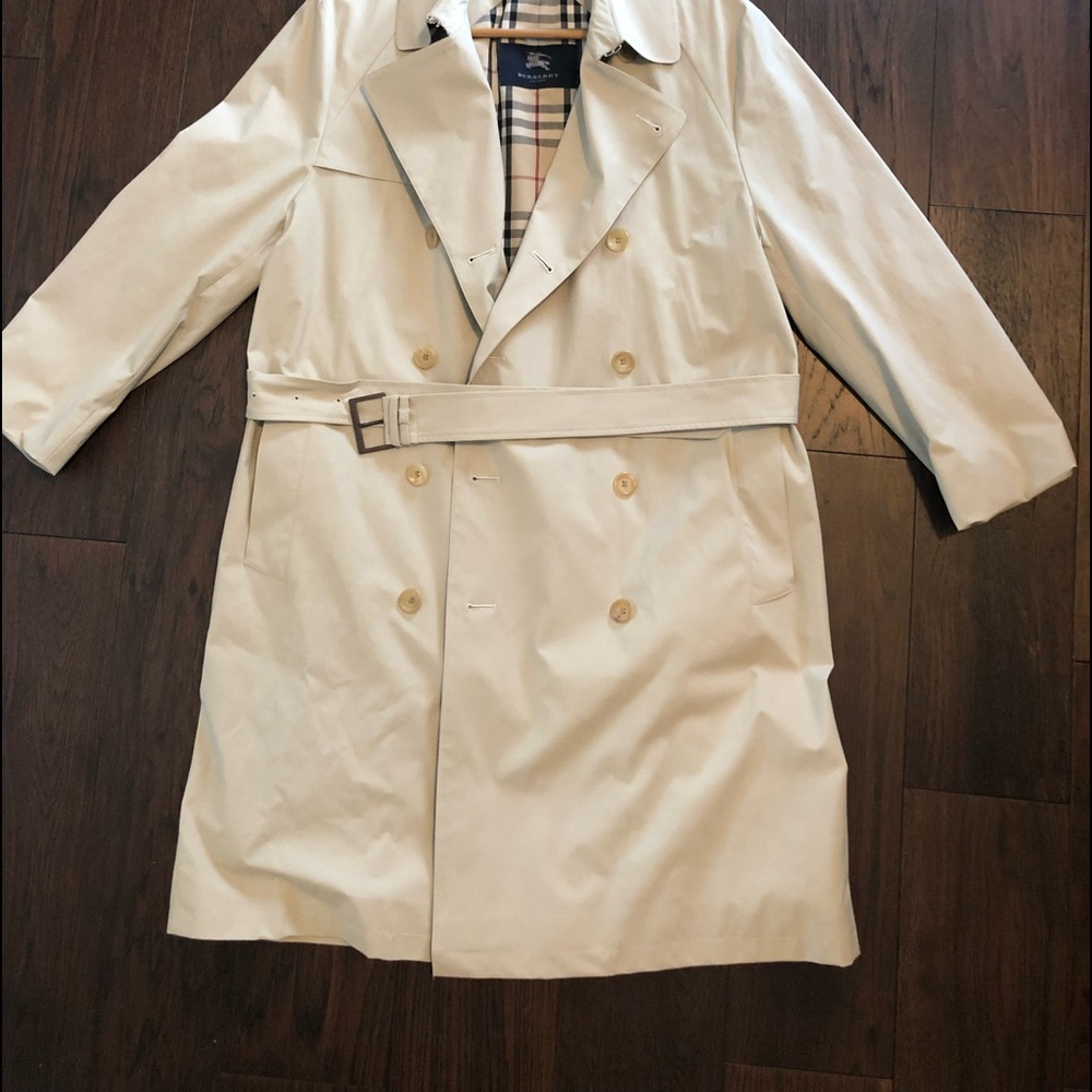 Authentic Mens large Burberry Raincoat rarely worn
